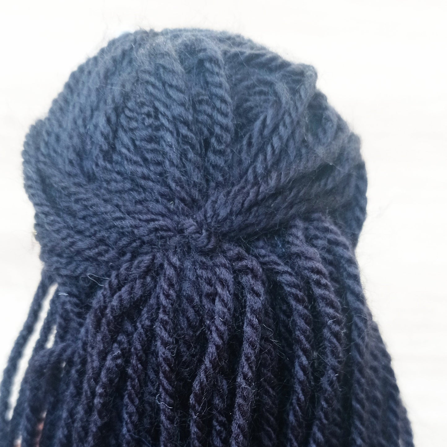 Cheveux en laine acrylique noire pour poupée sirène.