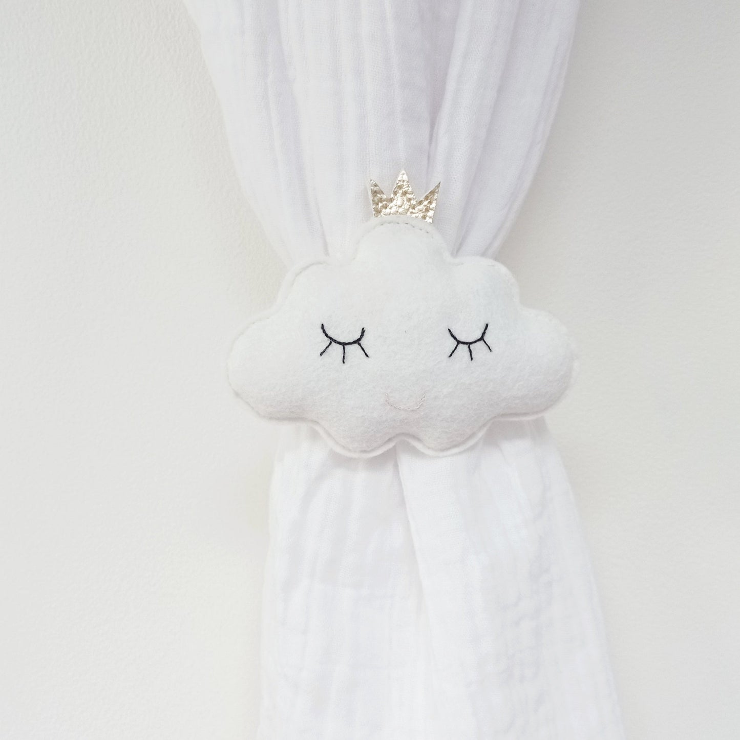 Attache rideau nuage souriant. Embrasse rideau décoratif pour chambre d'enfant.