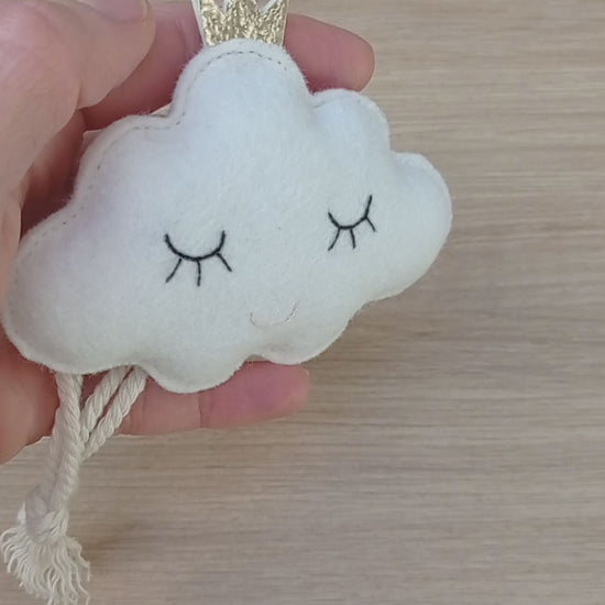 Nuage blanc en feutrine pour attacher les rideaux et la décoration de lit cabane.